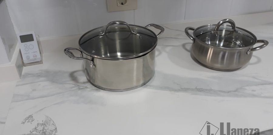 CookingRak en Calacatta mate con canto ingletado