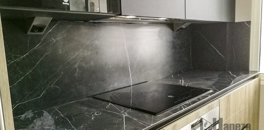 Encimera en Sapienstone Nero Marquina seda