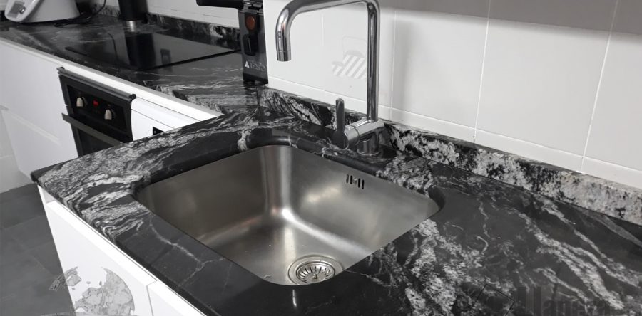 Encimera en Granito Black Beauty pulido